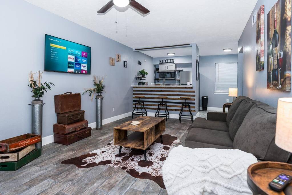 Wine Me Down,dwntn,medctr, Tsu, Uh, Rodeo Apartment
